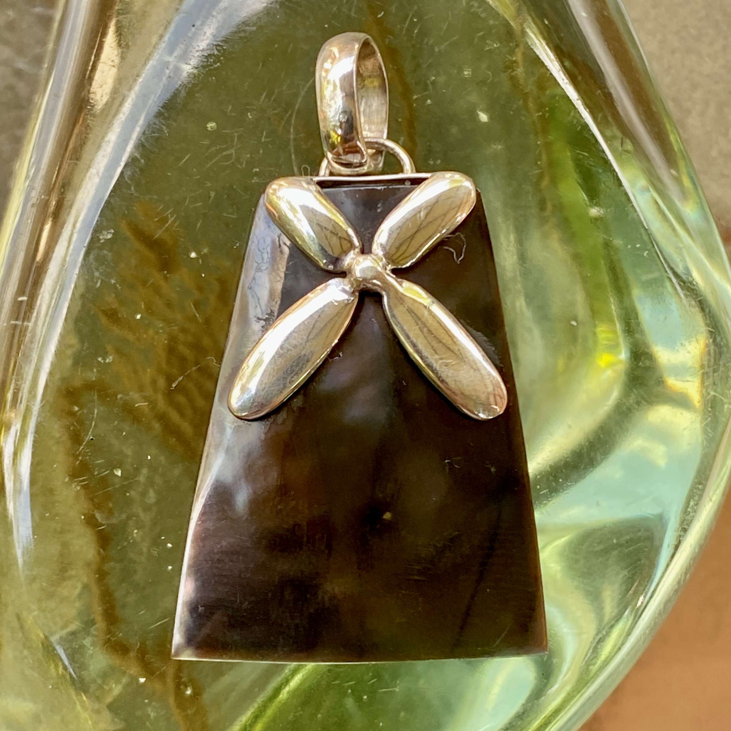 (HANDMADE 925 BALI STERLING SILVER PENDANTS WITH BLACK SHELL)